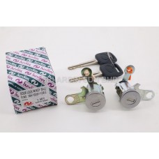 Toyota Land Cruiser Prado KZJ95, RZJ95, VZJ95, LJ95, FJ90 '96 - '05 Door Lock with Key | OE Part Number : R 69051-60130 / L 69052-60130